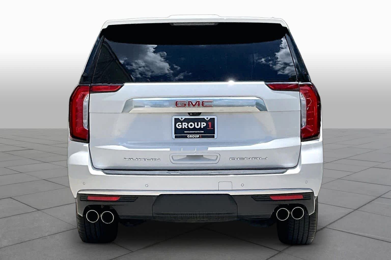 Used 2022 White Frost Tricoat GMC Denali image 4
