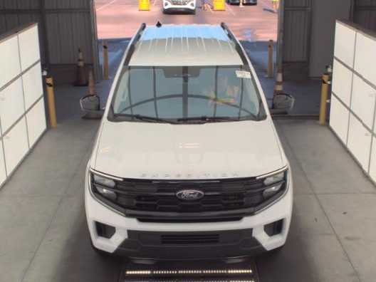 Used 2025 Oxford White Clearcoat Ford Active image 3