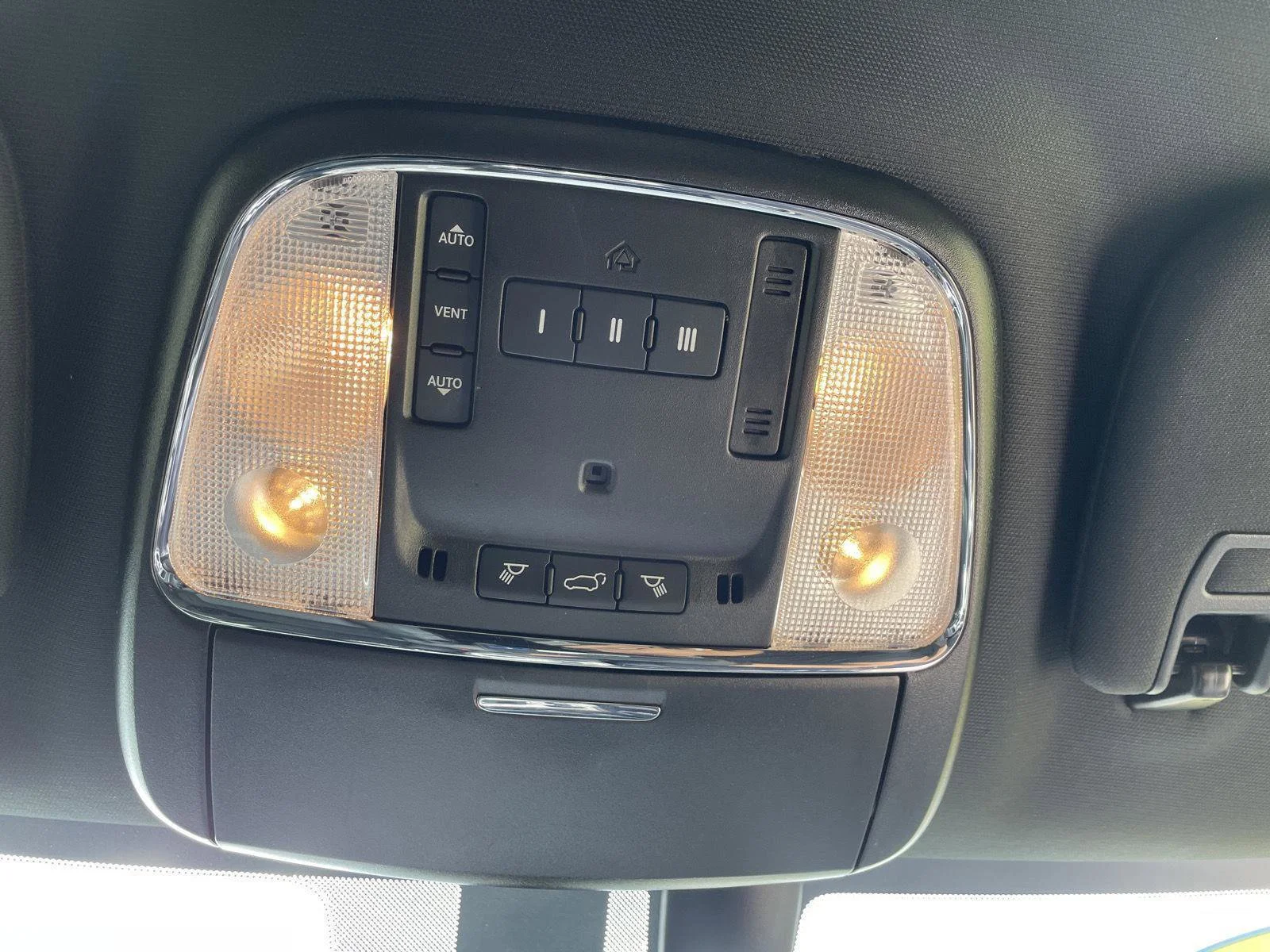Used 2021 Billet Silver Metallic Clearcoat Jeep Laredo X image 7
