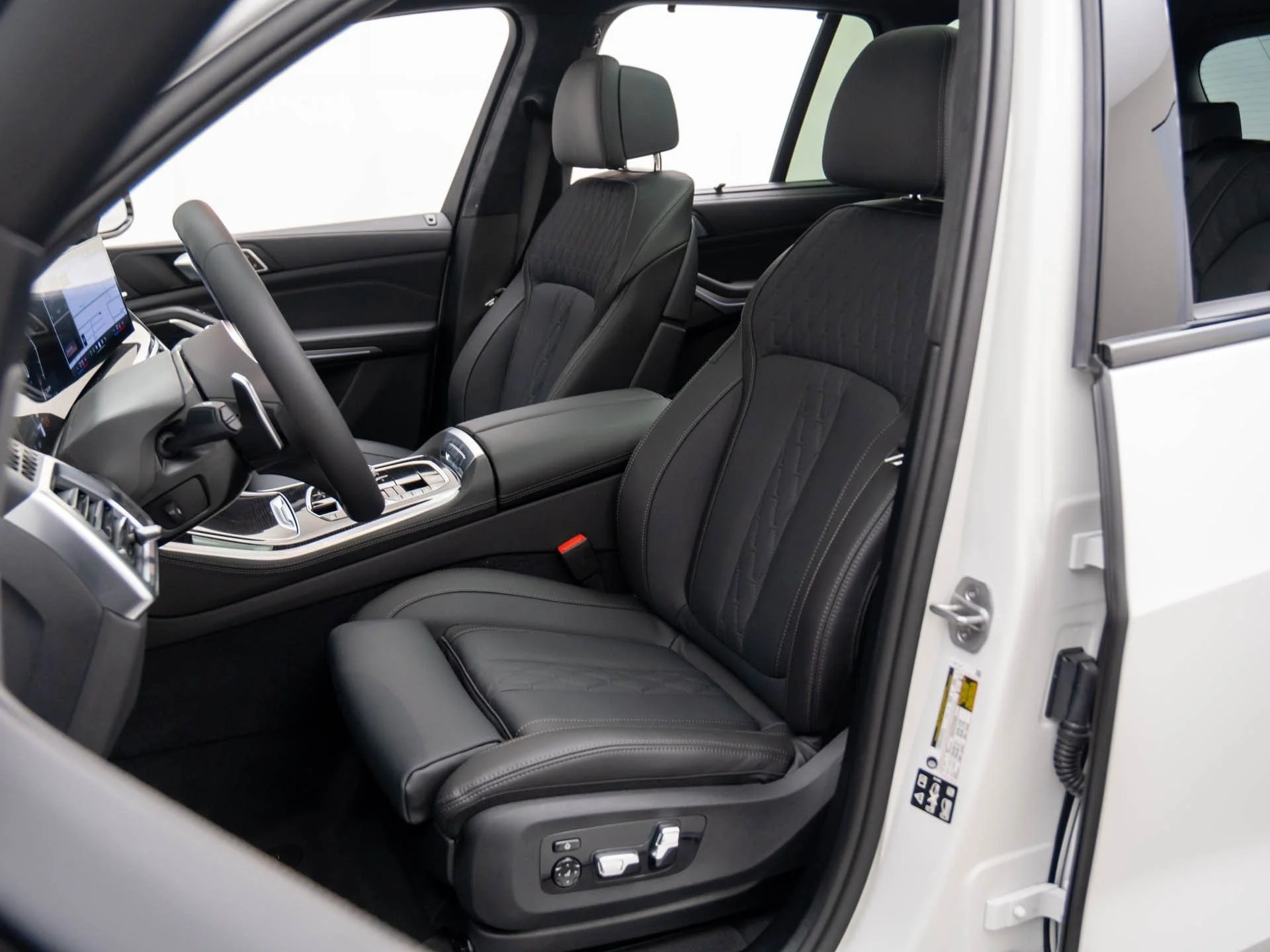 New 2026 White BMW xDrive40i image 15