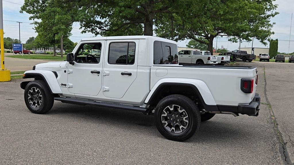 New 2026 Bright White Clear-Coat Exterior Paint Jeep Sahara image 30