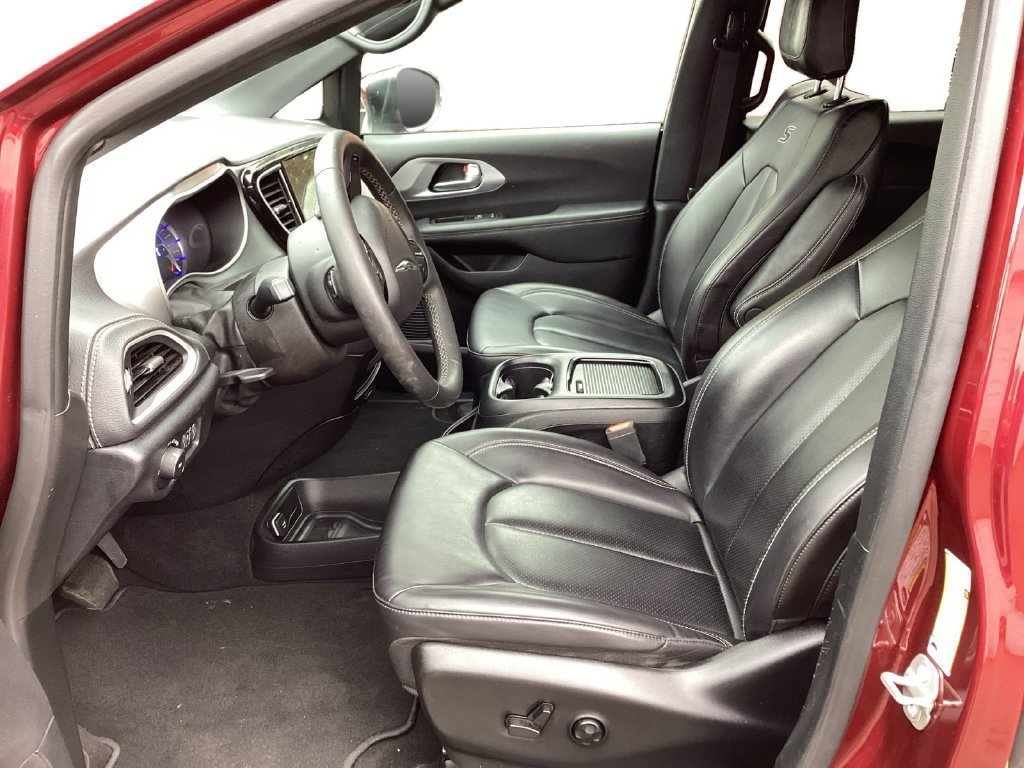 Used 2023 Red Chrysler Touring L image 9