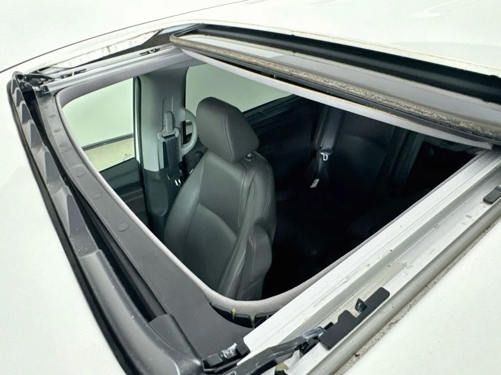 Certified Used 2018 White Honda EX-L image 28