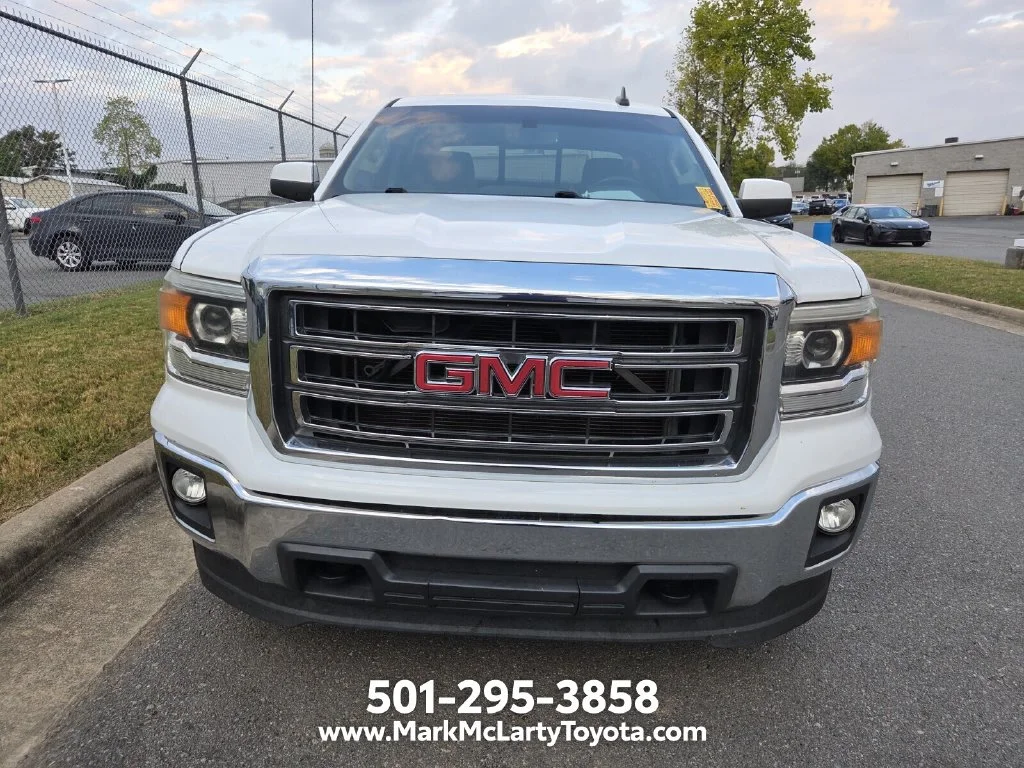 Used 2015 White GMC SLE image 2