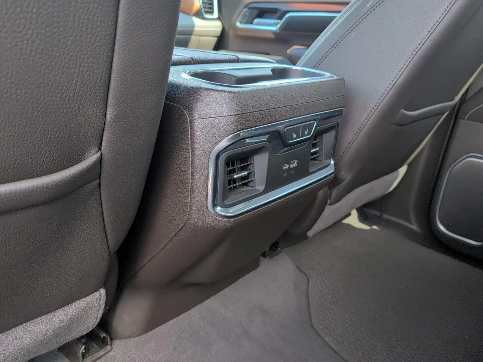 Used 2025 Sterling Metallic GMC Denali image 32