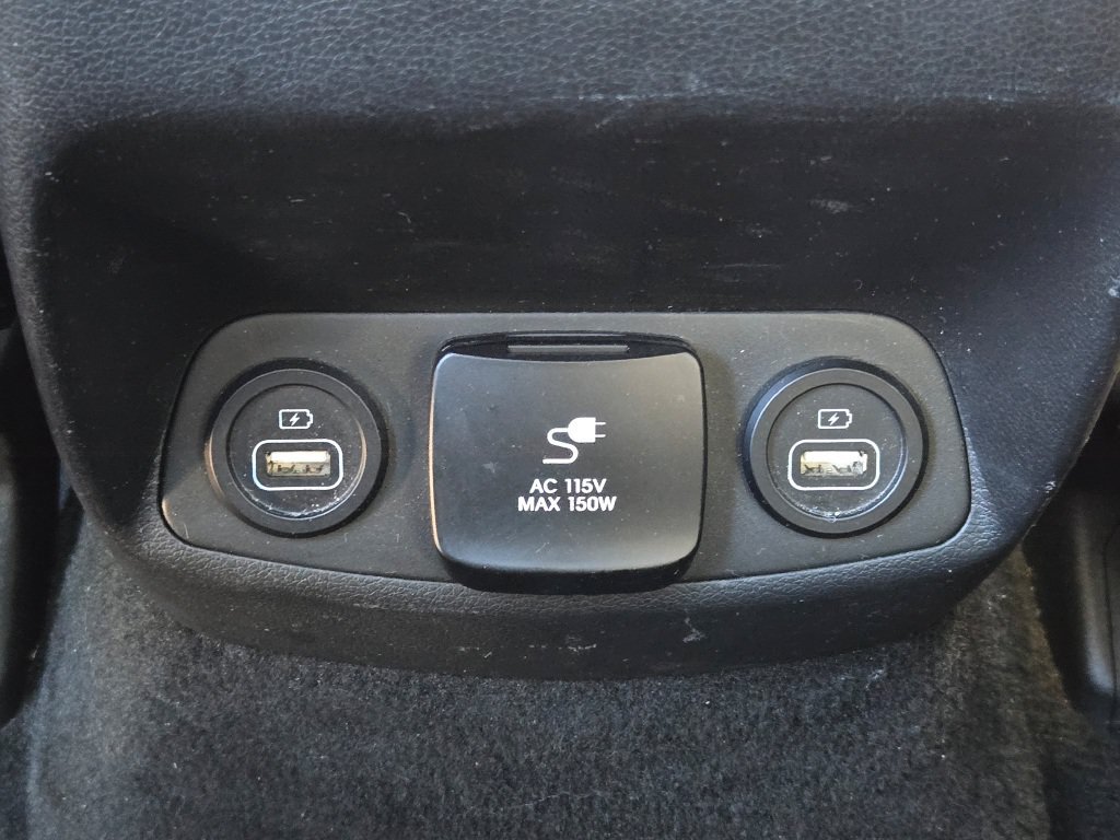 Used 2022 Quartz Hyundai Limited image 17