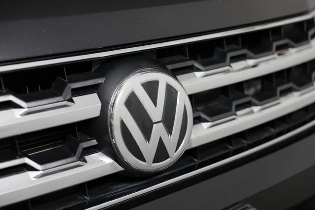 Used 2019 Black Volkswagen 3.6L V6 SE image 26
