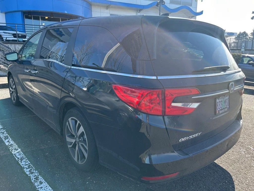 Used 2023 Crystal Black Pearl Honda Touring image 6