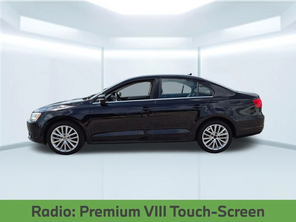 Used 2013 Black Volkswagen SEL image 2