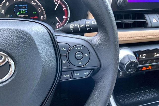 Used 2025 White Toyota XLE image 17