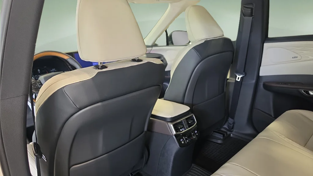 New 2026 Eminent White Pearl Lexus  350 LUXURY AWD image 18