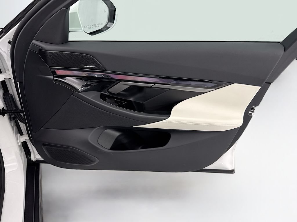 2026 BMW i5 40 - Photo 24