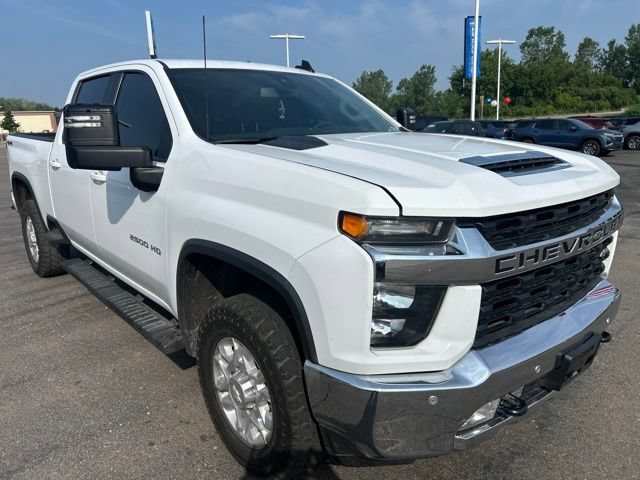 Used 2022 Summit White Chevrolet LT image 3