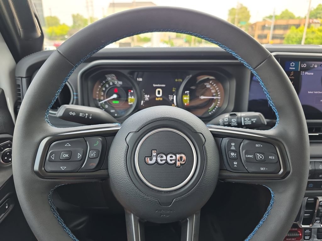 Used 2025 White/off-white Jeep Rubicon 4xe image 18