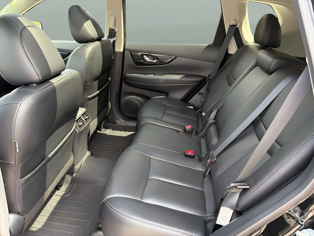 Used 2019 Black Nissan SL image 21