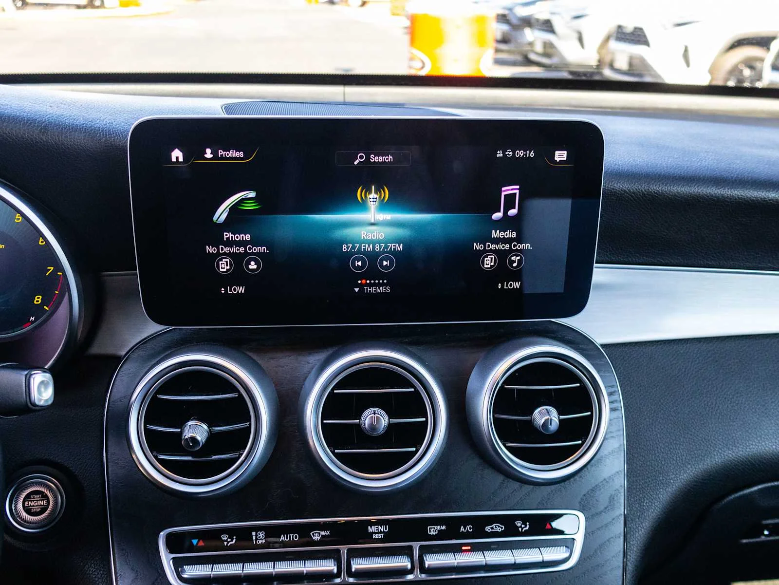 Used 2020  Mercedes-Benz GLC 300 image 30