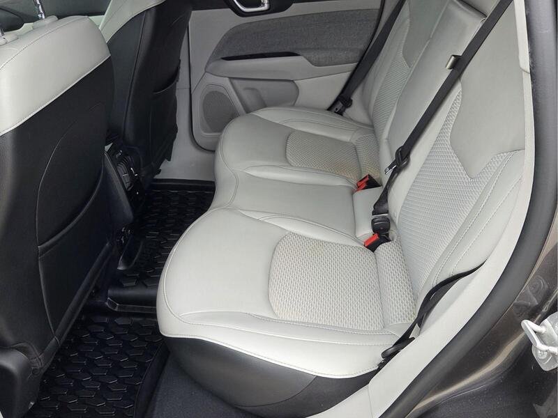 Used 2022 Crystal Metallic JEEP LATITUDE 4X4 image 12