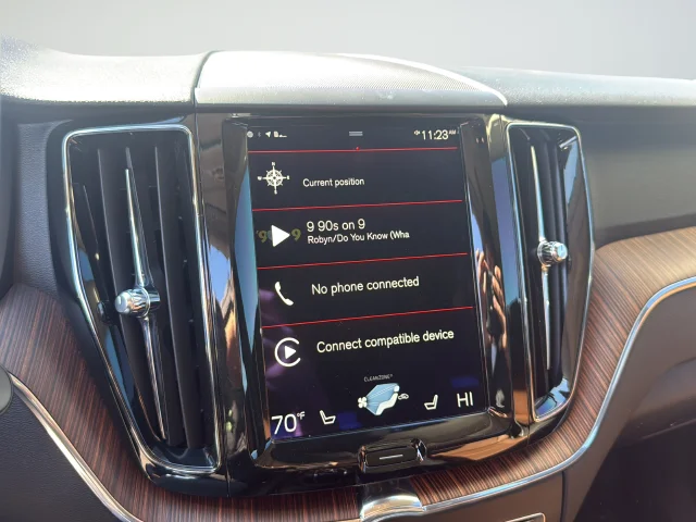 Used 2018 Blue Volvo T5 Momentum image 13