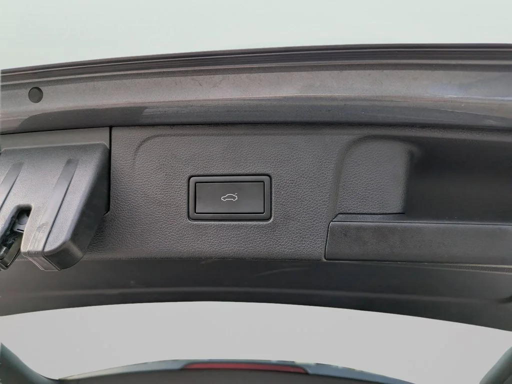 Used 2023 Gray Volkswagen SEL image 10