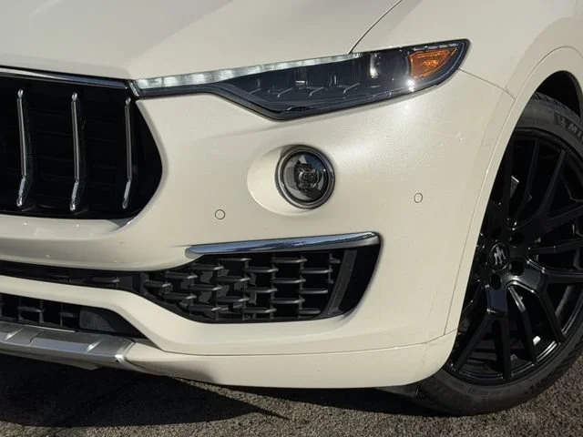 Used 2019 White Maserati S GranLusso image 8