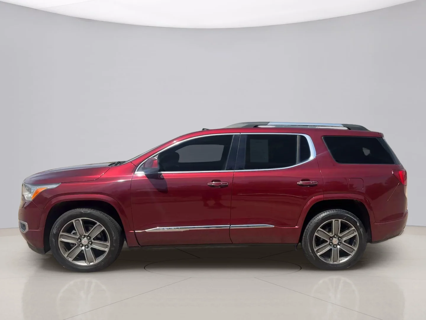 Used 2017 Red Gmc DENALI FWD image 2