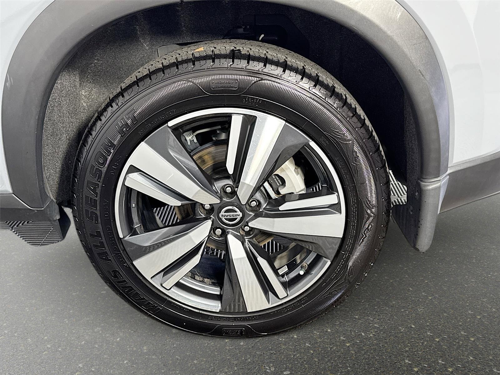 Used 2021 Boulder Gray Pearl Nissan SL image 32