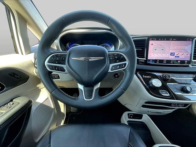 Used 2024 White Chrysler Touring L image 10