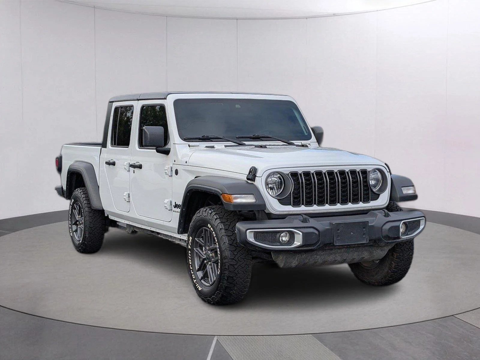 Used 2025 Bright White Clearcoat Jeep Sport S image 8