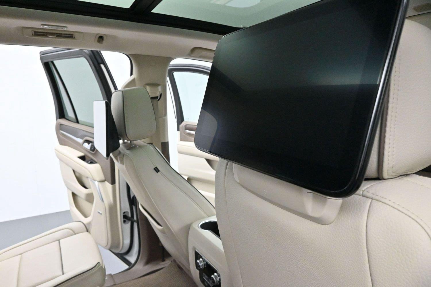 Used 2021 WHITE FROST TRICOAT GMC Denali image 40