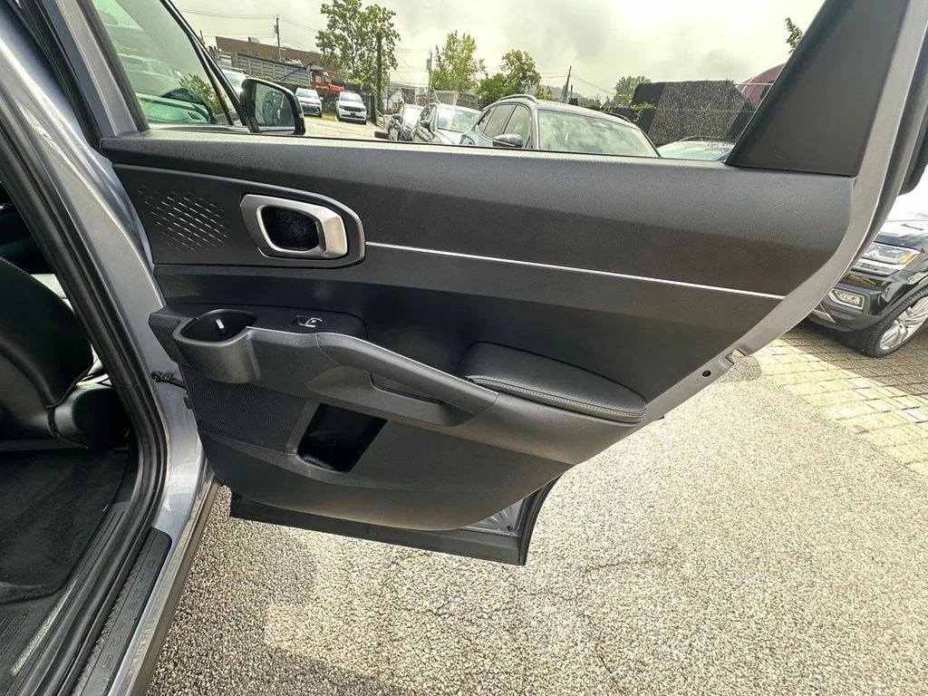 Used 2024 Silver Kia S image 32