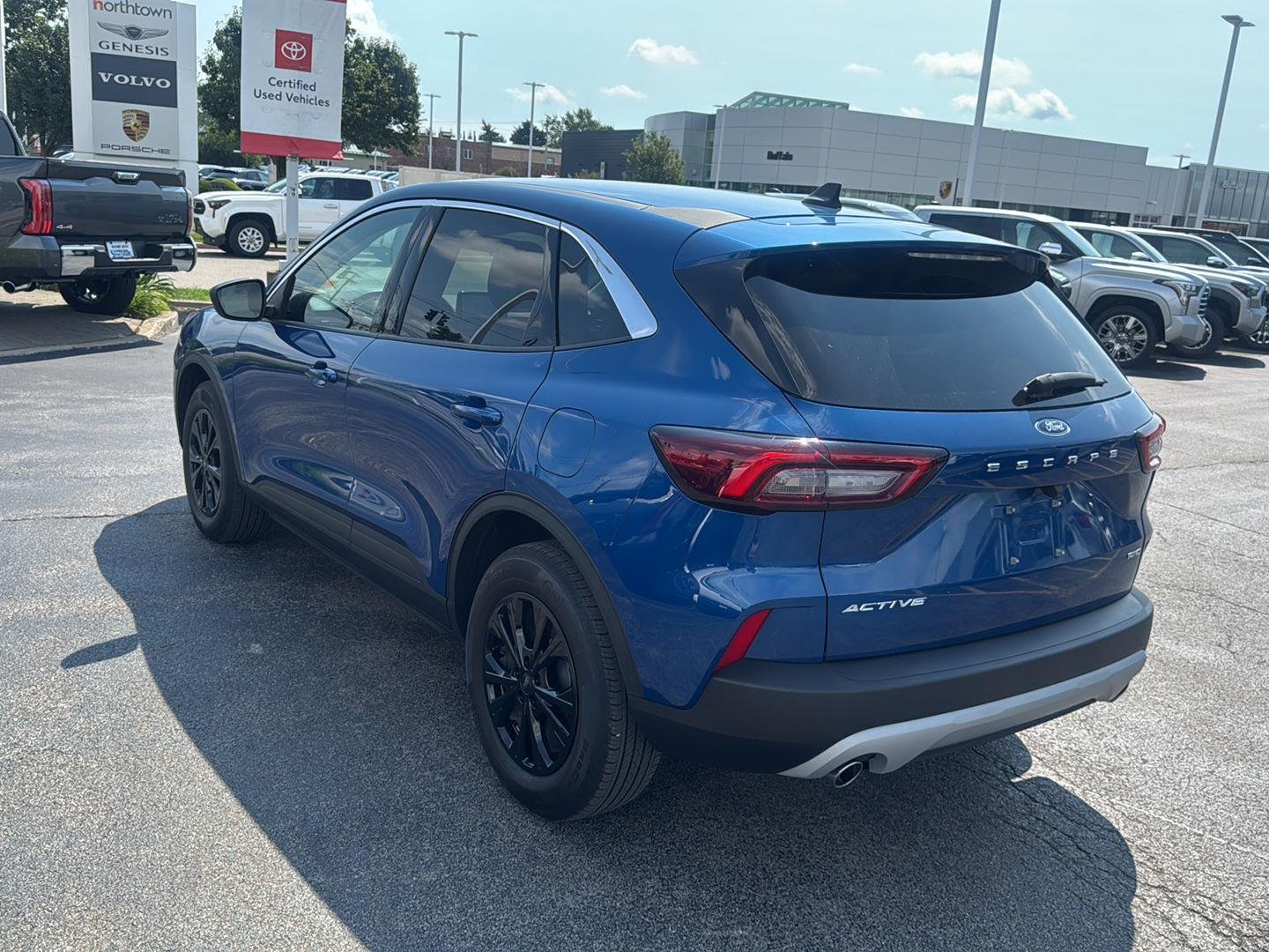 Used 2023 Atlas Blue Ford Active image 4