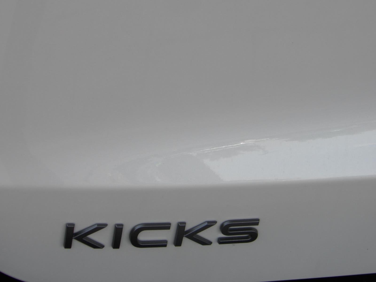 New 2026 Aspen White TriCoat / Super Black Two-tone Nissan SV image 8