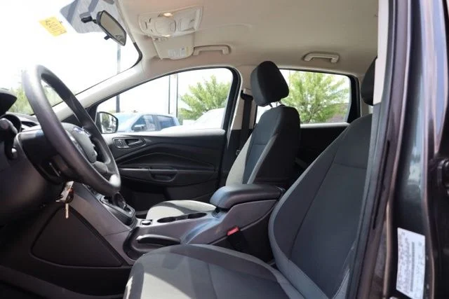 Used 2015  Ford S image 16