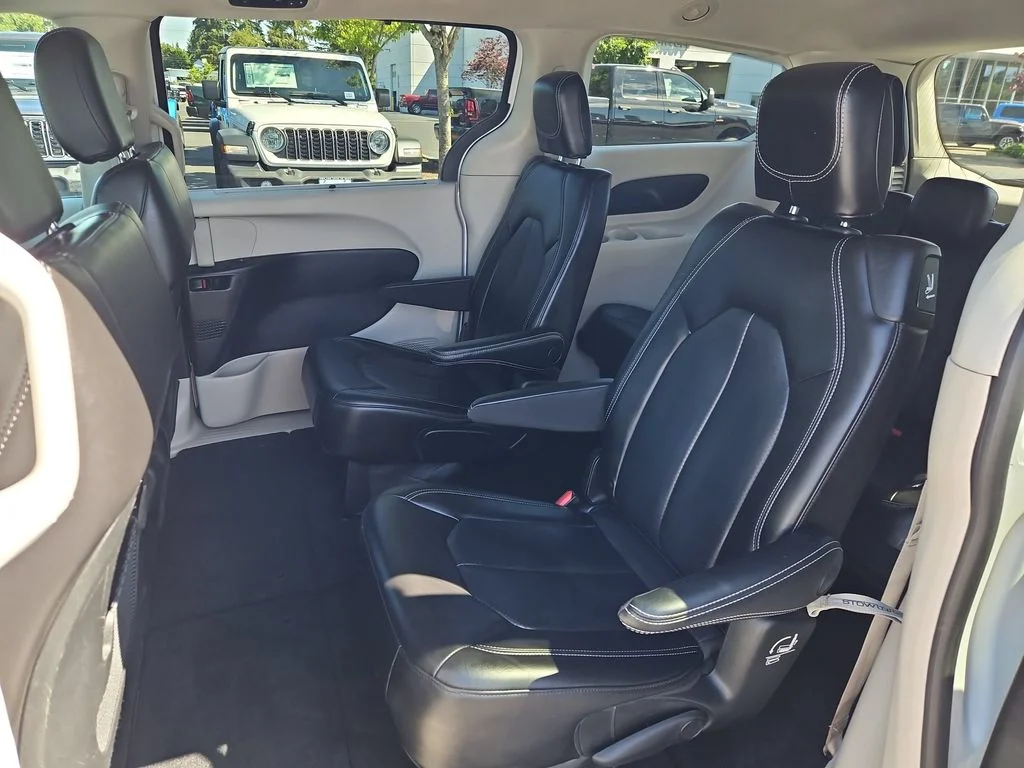 Used 2023 Bright White Clearcoat Chrysler Touring L image 23