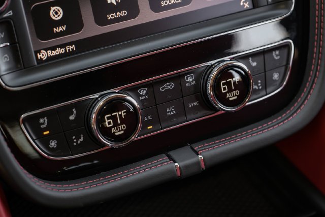 Used 2019 Black Crystal over Cricket Ball Bentley V8 image 37