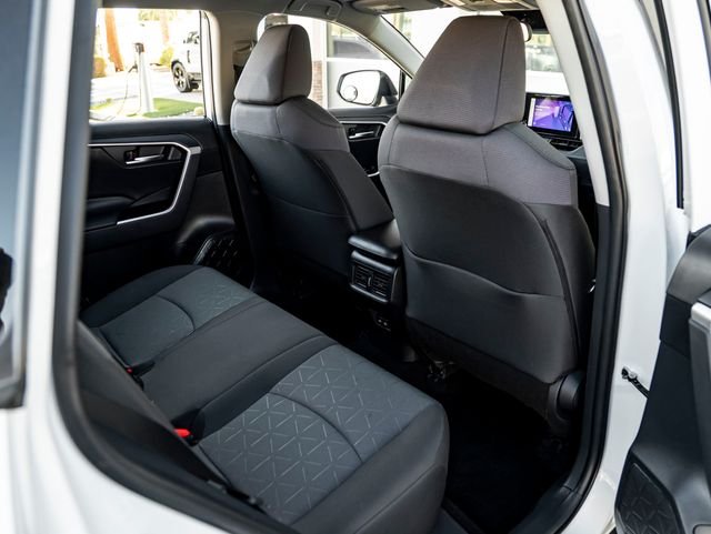 Used 2025 Ice Cap Toyota XLE image 31