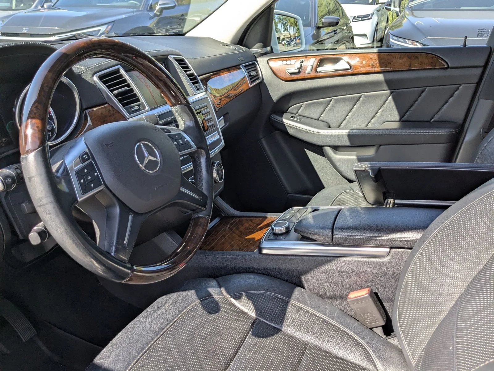 Used 2015 Diamond White Metallic Mercedes-Benz GL 450 image 17