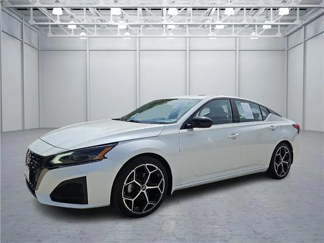 Used 2024 Pearl White Tricoat Nissan 2.5 SR image 1
