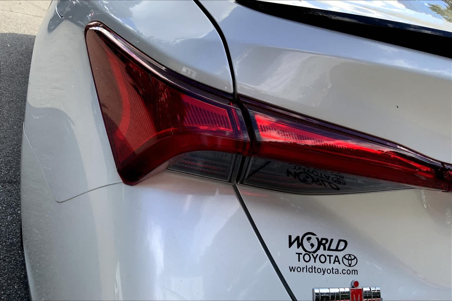 Used 2019 Wind Chill Pearl Toyota Touring image 28