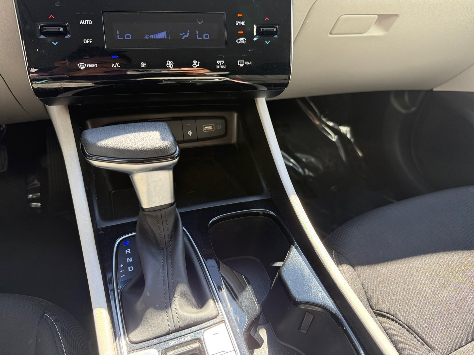 Used 2024 Shimmering Silver Hyundai SEL image 13