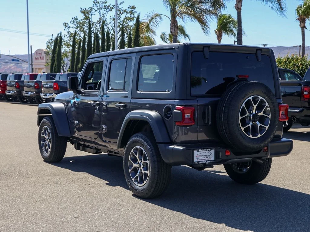 New 2026 Granite Crystal Metallic Clearcoat Jeep Unlimited Sport S image 6