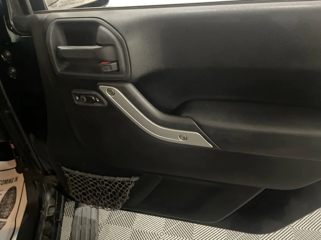 Used 2012  Jeep Rubicon image 24