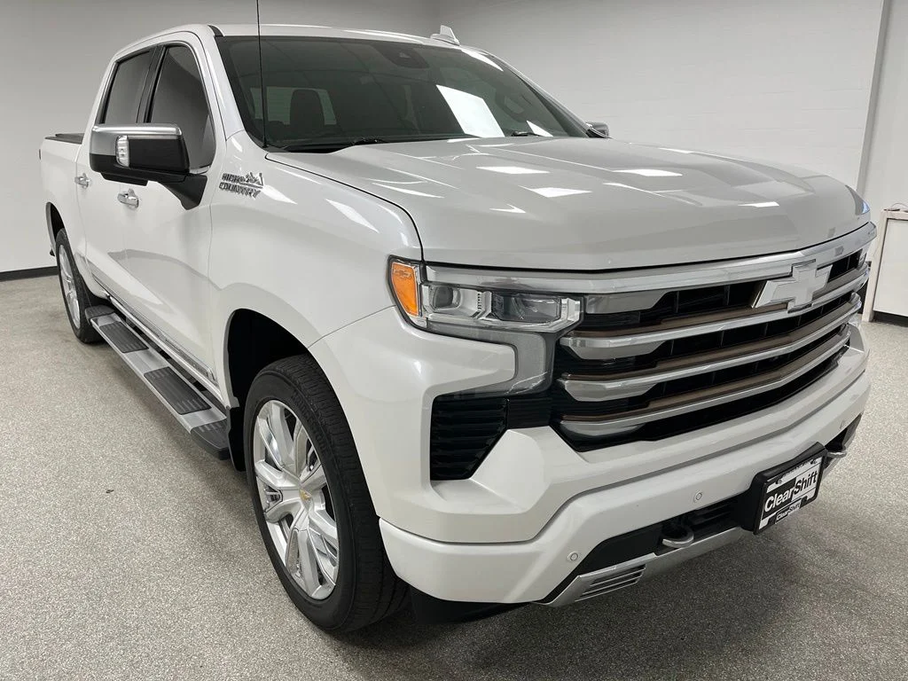 Used 2022 Beige Chevrolet High Country image 2