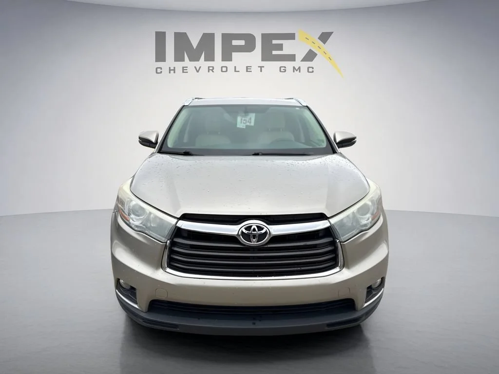 Used 2016  Toyota XLE image 8
