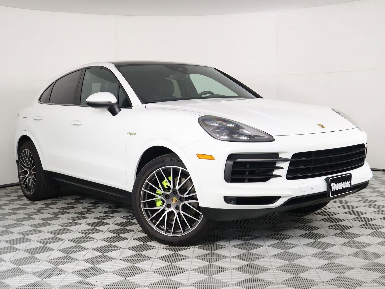 Certified Used 2022 White Porsche  image 9