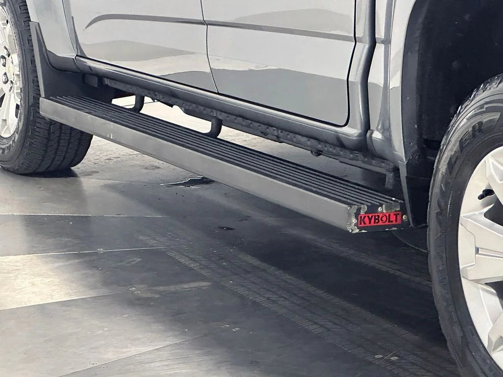 Used 2021 Gray Chevrolet LT image 17