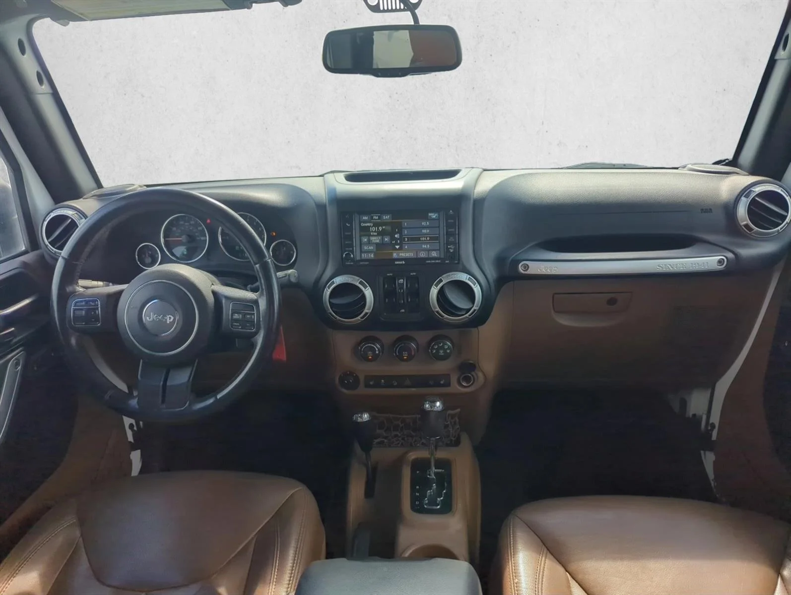 Used 2017 White JEEP  image 21
