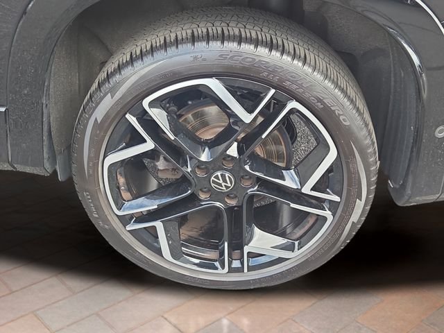 Certified Used 2025 Deep Black Pearl Volkswagen 2.0T SEL R-Line image 29