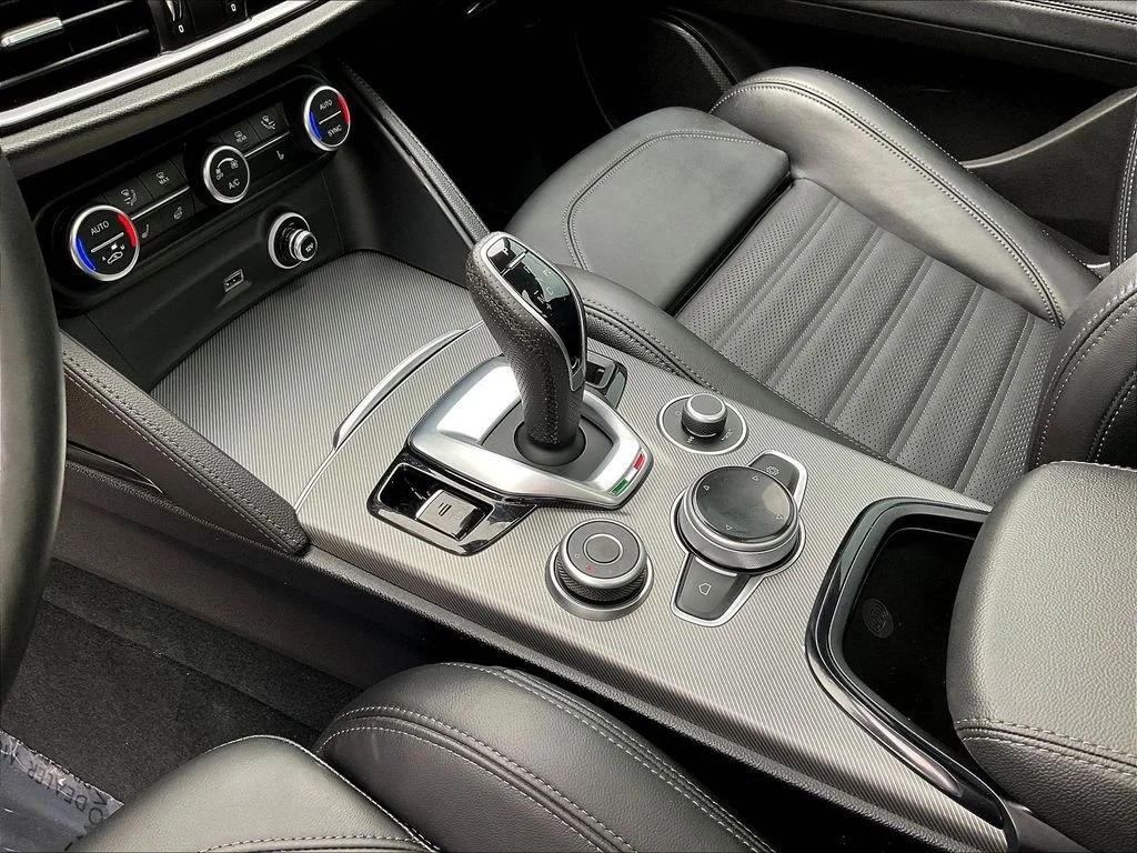 Used 2024 White Alfa Romeo Veloce image 18