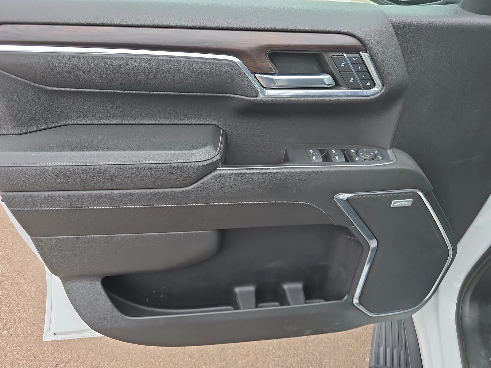 2023 GMC Sierra 1500 SLT - Photo 10